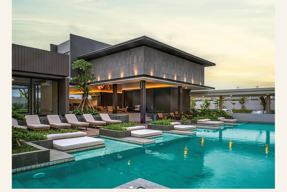 Clubhouse Hillary Hazelia